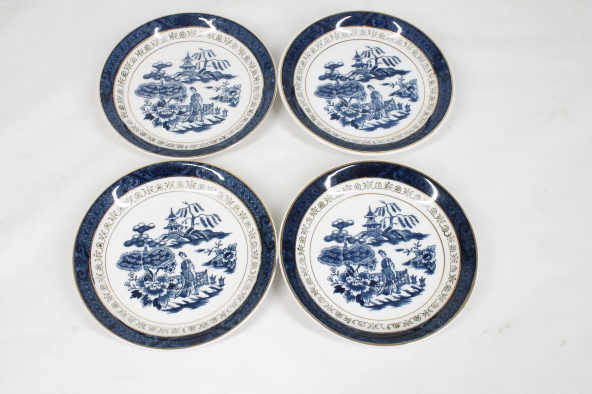 Vintage set van 4 porseleinen kopjes met schotels - foto 2
