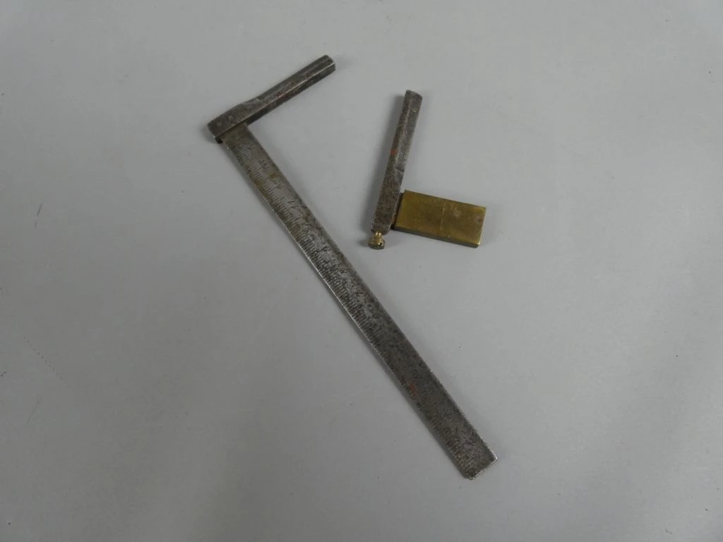 Oude schuifmaat met metalen en messing onderdelen - foto 3