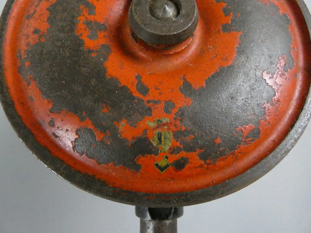 Grote handboor met houten handvatten en metalen tandwiel - foto 5