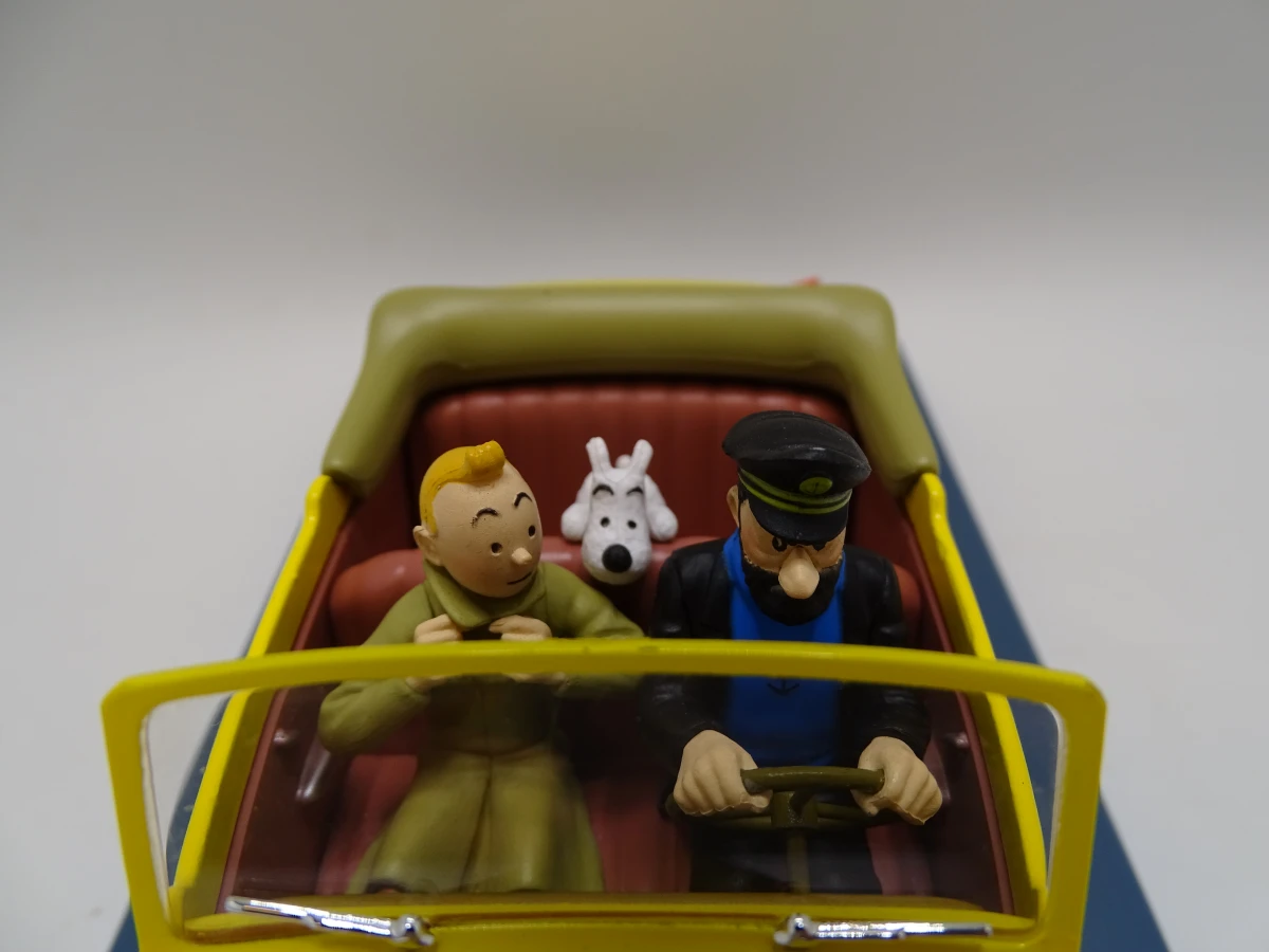 Set van 2 Tintin modelauto's in vitrinekast - foto 12