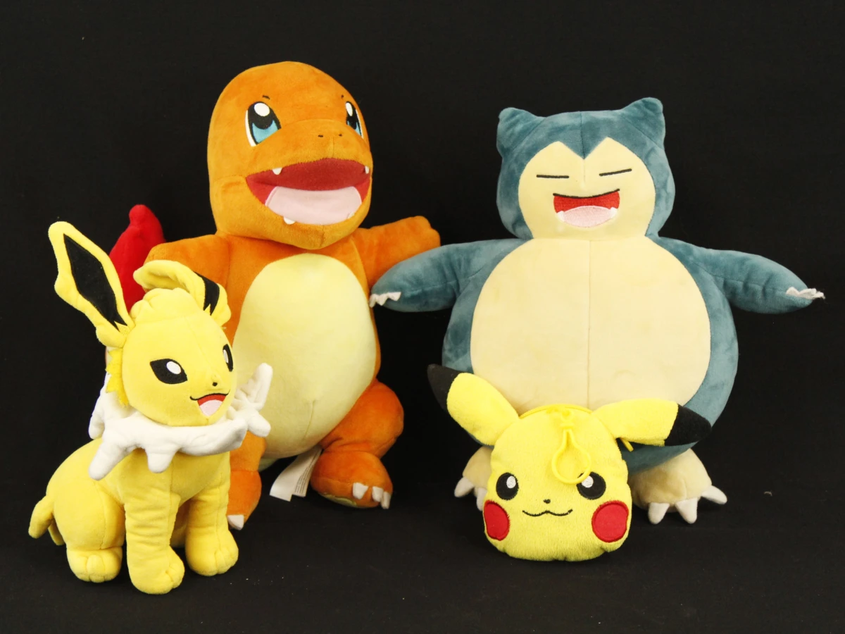 Grote Pokémon-verzameling – knuffels, figuren, boeken, Pokémon TCG-blik, pennenzak - foto 7