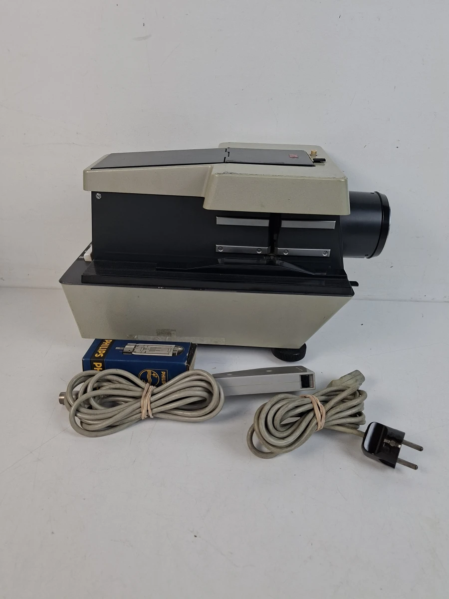 Vintage Rollei P11 Universele Diaprojector – met Originele Koffer & Reservelamp! - foto 5