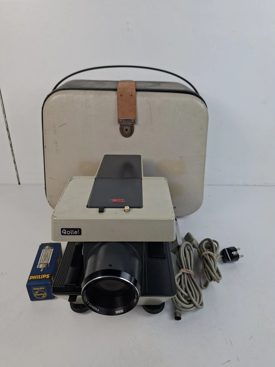 Vintage Rollei P11 Universele Diaprojector – met Originele Koffer & Reservelamp! - foto 2