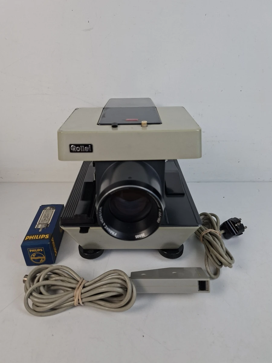Vintage Rollei P11 Universele Diaprojector – met Originele Koffer & Reservelamp! – kavel bij De Kringwinkel, Waardamme