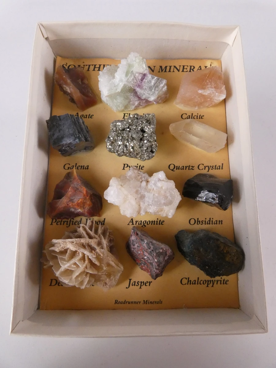 Mineralen- en edelstenenverzameling in diverse dozen - foto 2