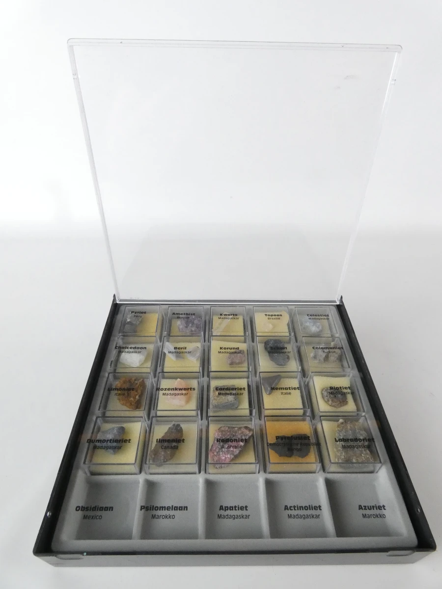 Mineralen- en edelstenenverzameling in diverse dozen - foto 4