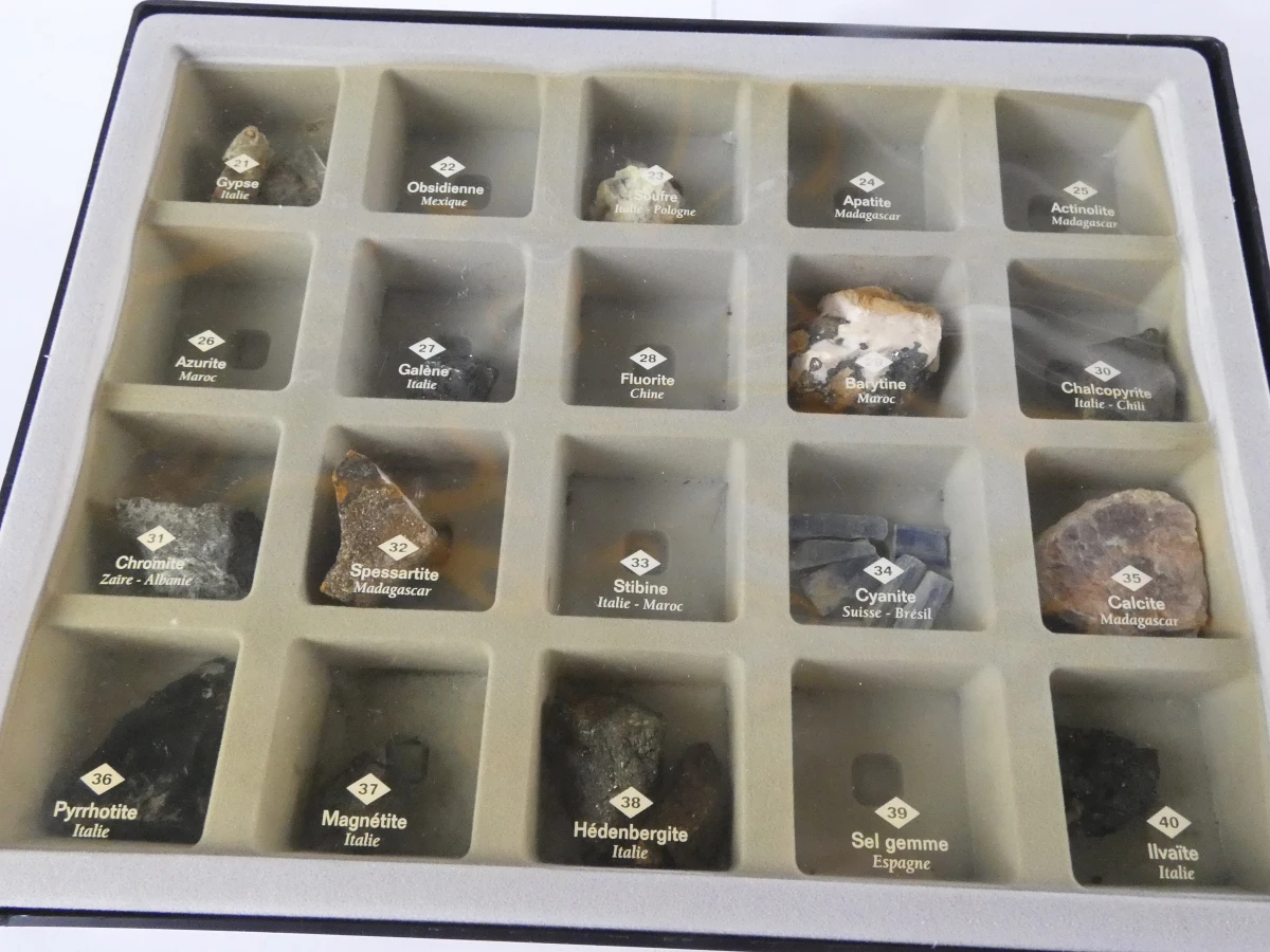 Mineralen- en edelstenenverzameling in diverse dozen - foto 7