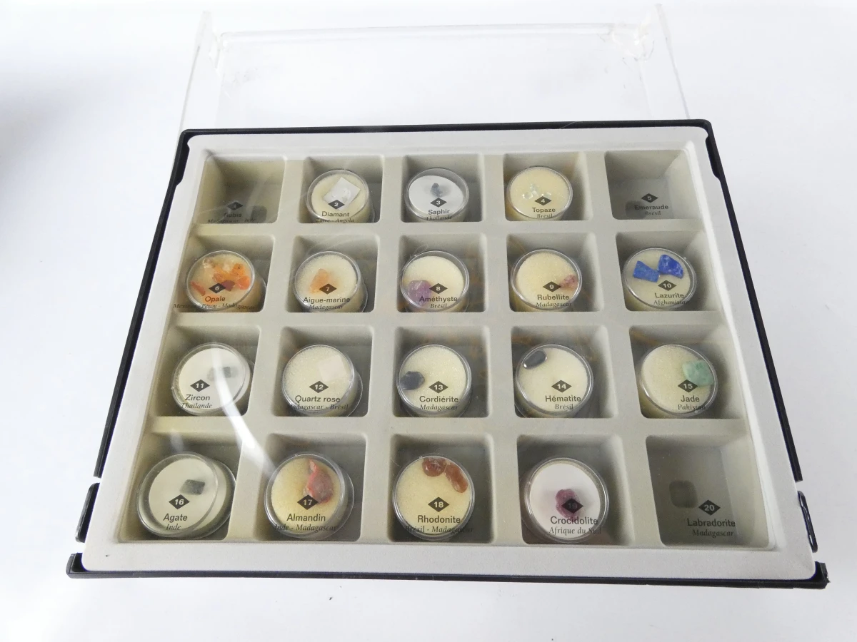 Mineralen- en edelstenenverzameling in diverse dozen - foto 8