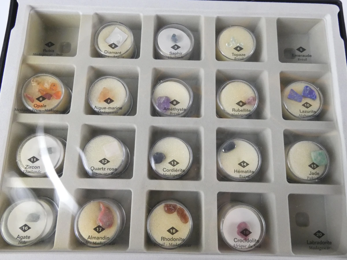 Mineralen- en edelstenenverzameling in diverse dozen - foto 9