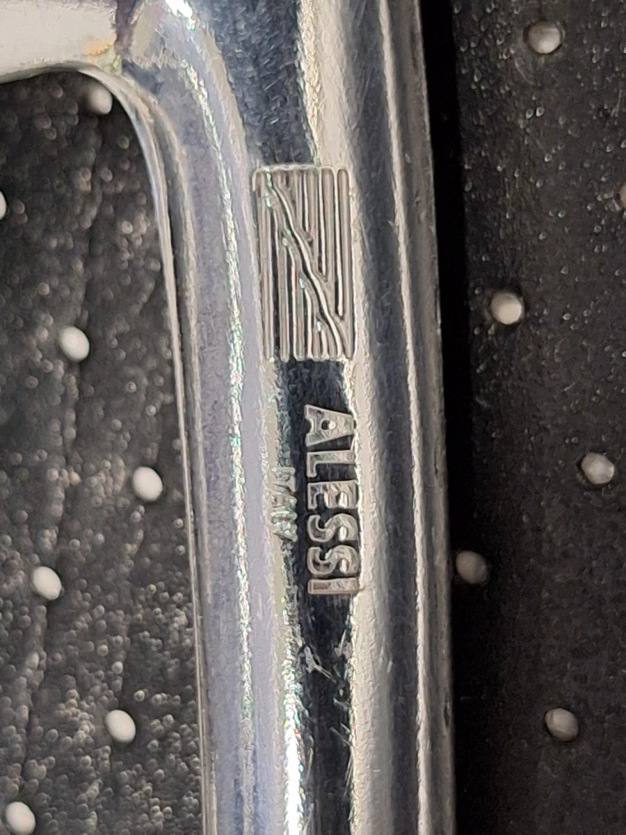 Alessi designcollectie - Juicy Salif, schaal en design servetringen - foto 6