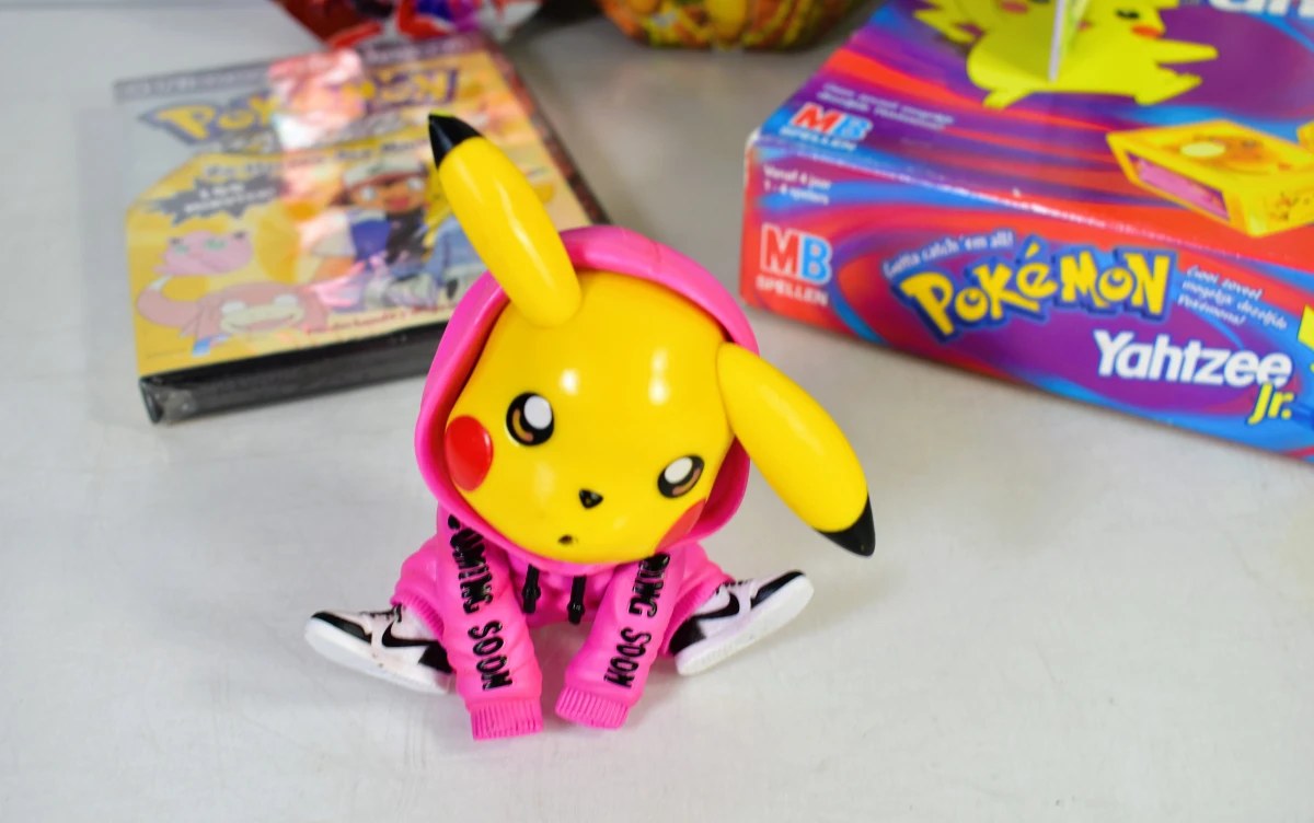 Grote gemengde Pokémon-verzameling met spellen, knuffels en verzamelitems - foto 9