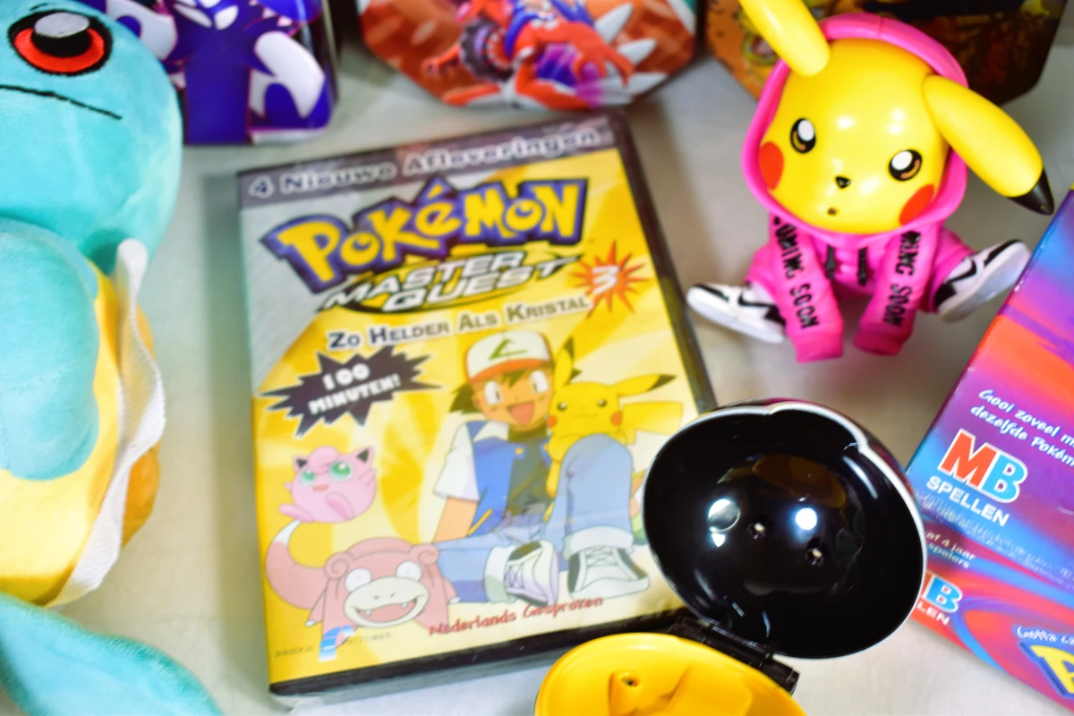 Grote gemengde Pokémon-verzameling met spellen, knuffels en verzamelitems - foto 6