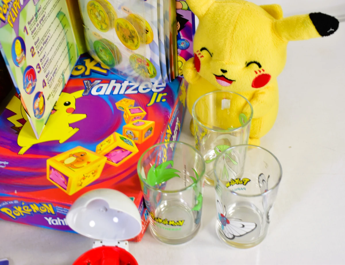 Grote gemengde Pokémon-verzameling met spellen, knuffels en verzamelitems - foto 4