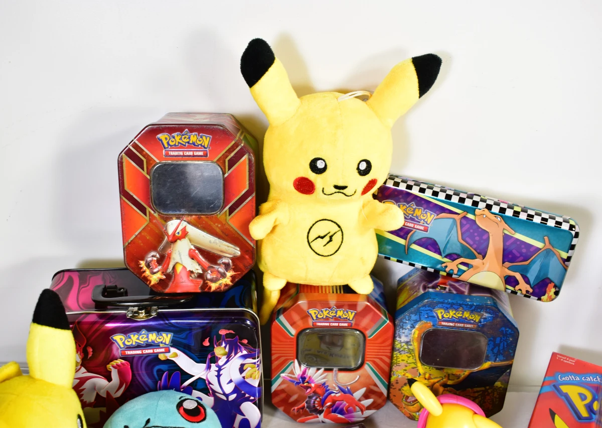 Grote gemengde Pokémon-verzameling met spellen, knuffels en verzamelitems - foto 2