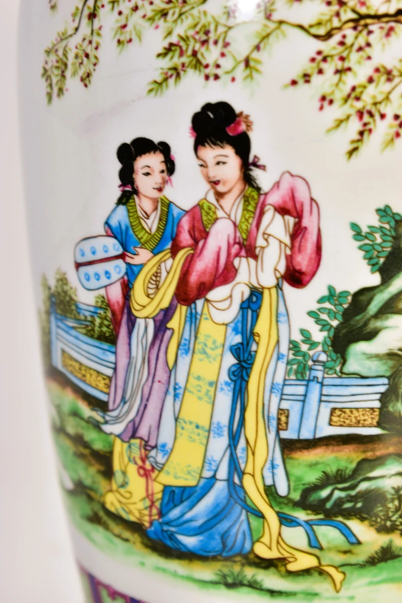 Chinese porseleinen vaas met figuren en vermoedelijk een Qianlong-merk - foto 2