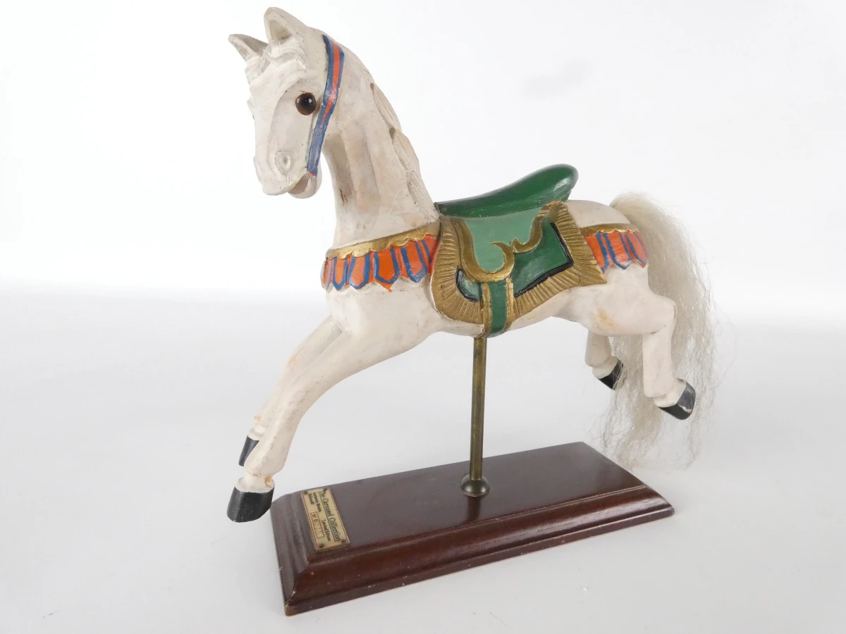 Prachtige handbeschilderd draaimolenpaard op voet - Limited Edition - foto 2