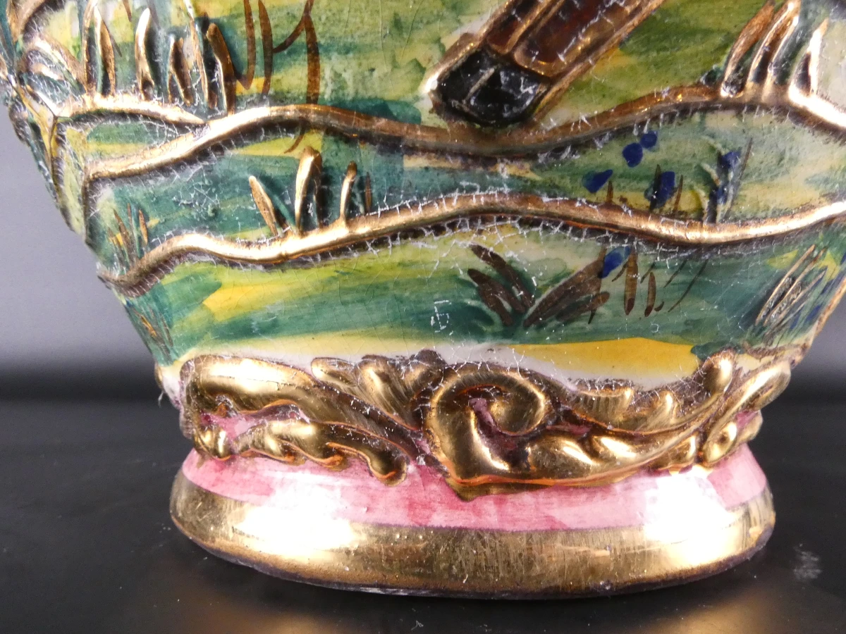 Vintage keramische kan – rijk gedecoreerd met ridders, middeleeuwse taferelen en gouden accenten - foto 6