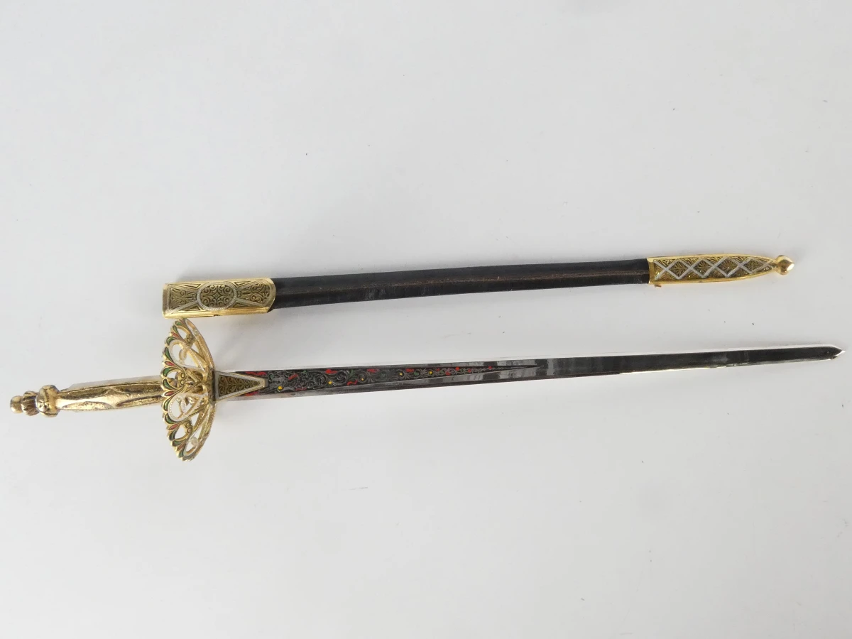 Set van 2 decoratieve pistolen en 2 sierzwaarden - foto 13