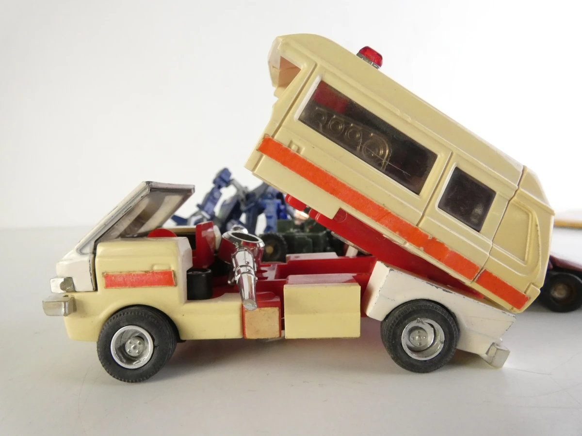 Transformers strip nr. 4 met 8 vintage voertuigen - foto 10