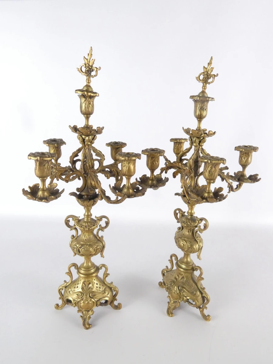 Vintage messing klok met twee bijpassende 4-lichts kandelaren – barokke stijl - foto 11