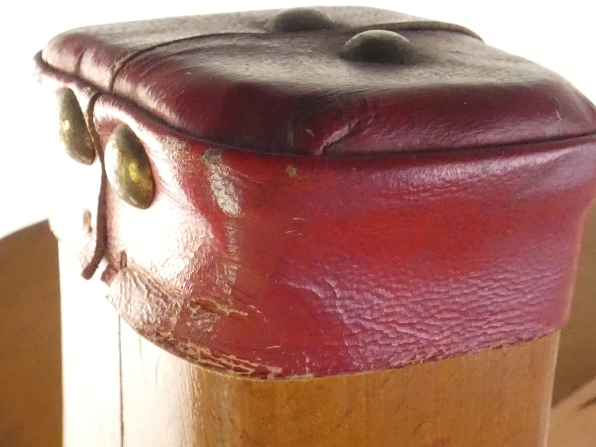 Houten kameel kruk met leren zitting - foto 6