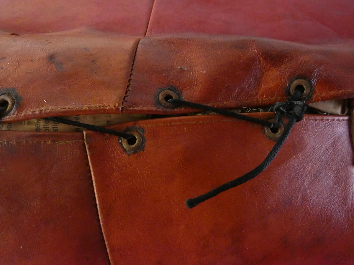 Houten kameel kruk met leren zitting - foto 14