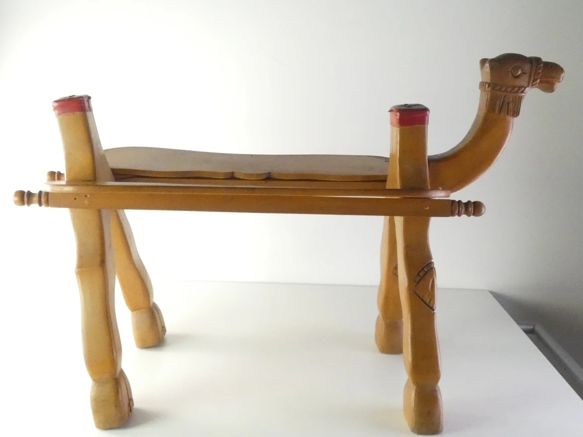 Houten kameel kruk met leren zitting - foto 18