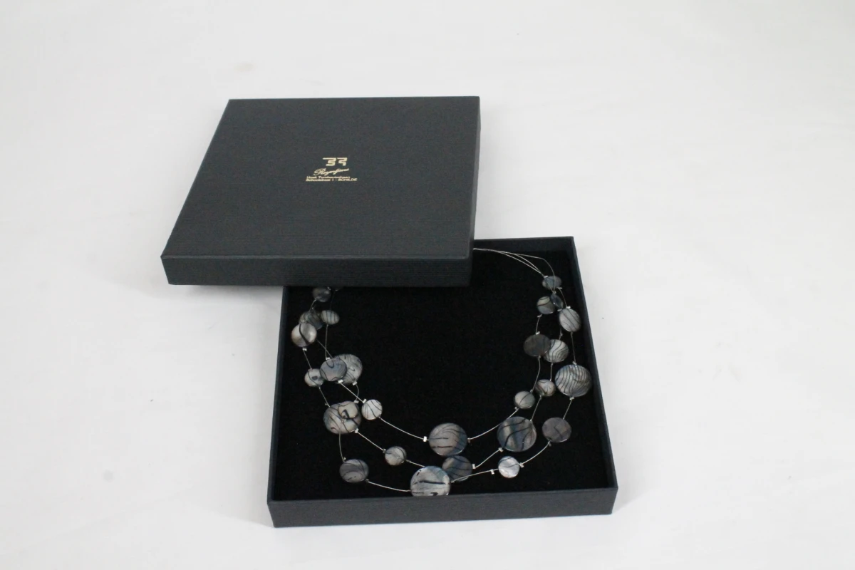 Elegante, drielaagse halsketting - foto 4