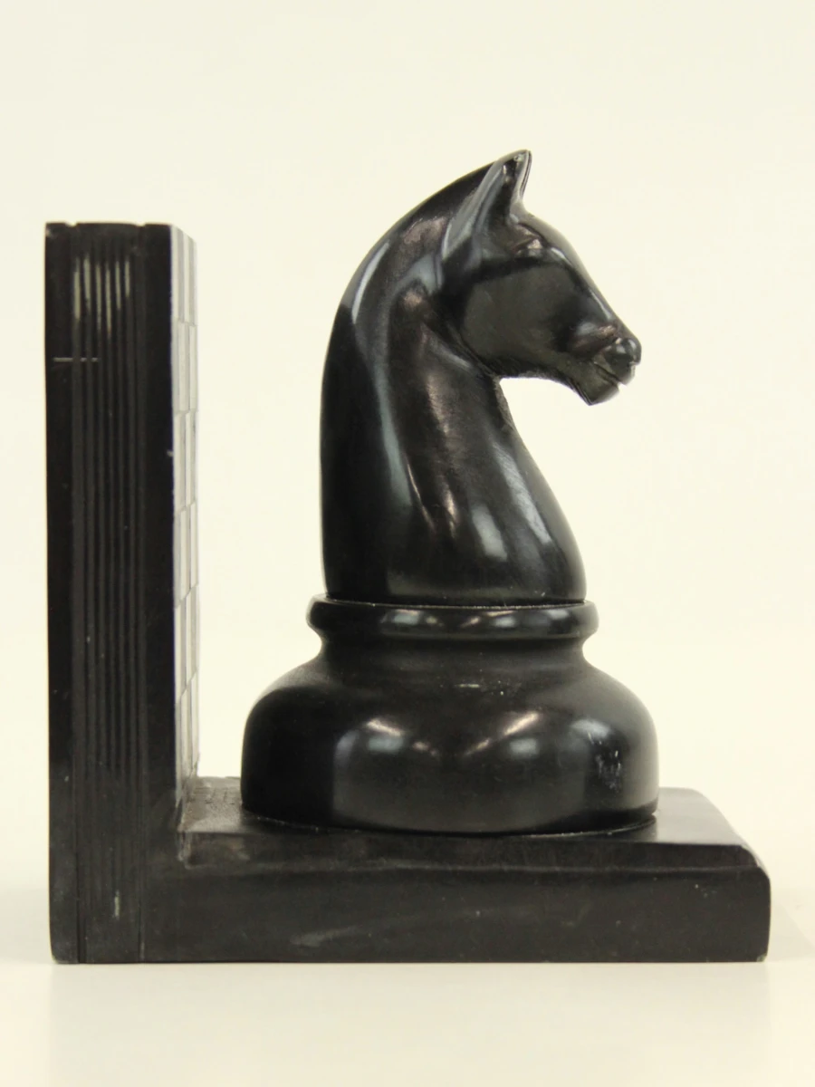 Sculpturale schaakboekensteunen in steen - foto 4