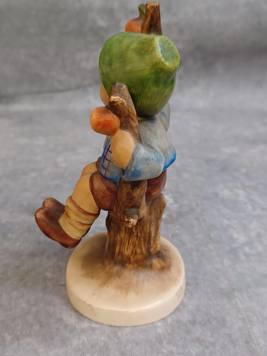 Originele Goebel Hummel set: Jaarbord 1976 en passend beeldje "Apple Tree Boy" - foto 11