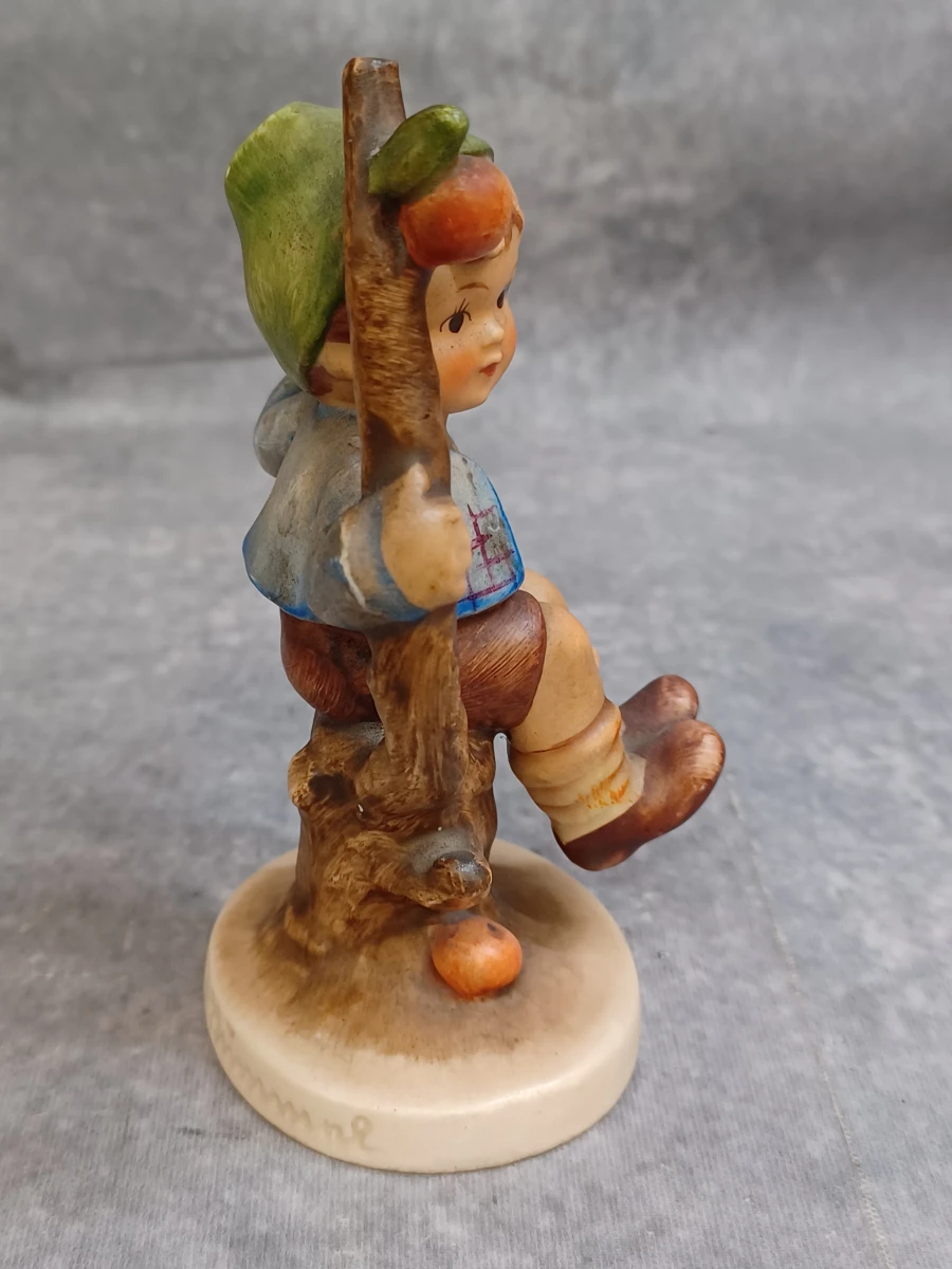 Originele Goebel Hummel set: Jaarbord 1976 en passend beeldje "Apple Tree Boy" - foto 9