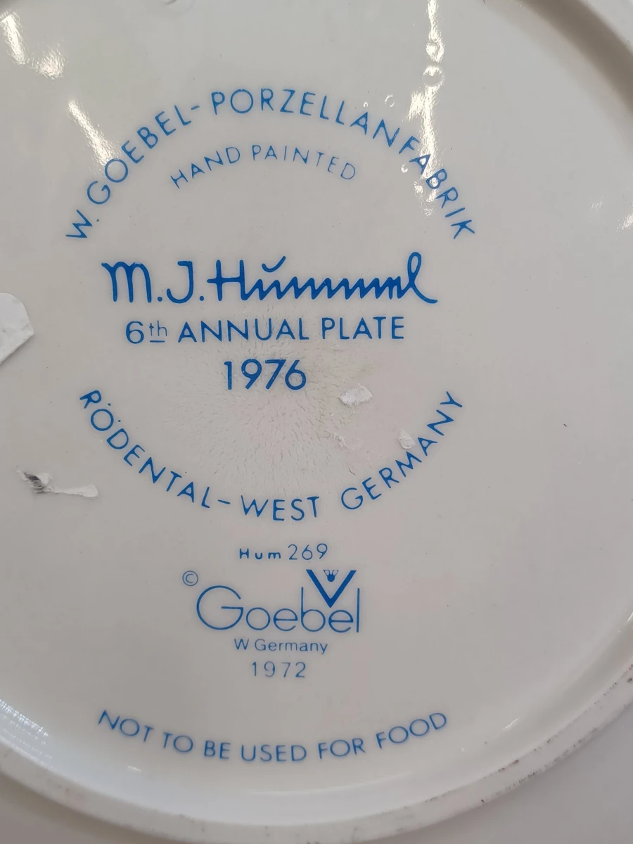 Originele Goebel Hummel set: Jaarbord 1976 en passend beeldje "Apple Tree Boy" - foto 7