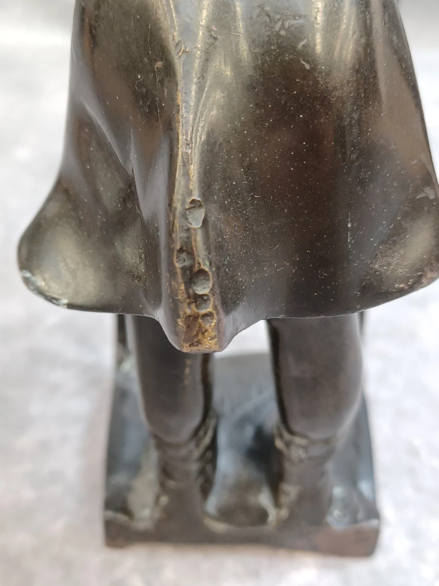 Karaktervol bronzen beeldje van een meisje - foto 6