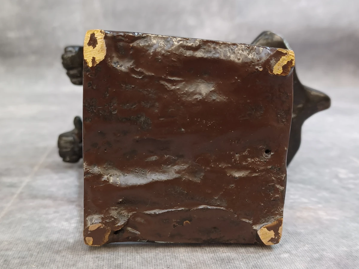Karaktervol bronzen beeldje van een meisje - foto 11