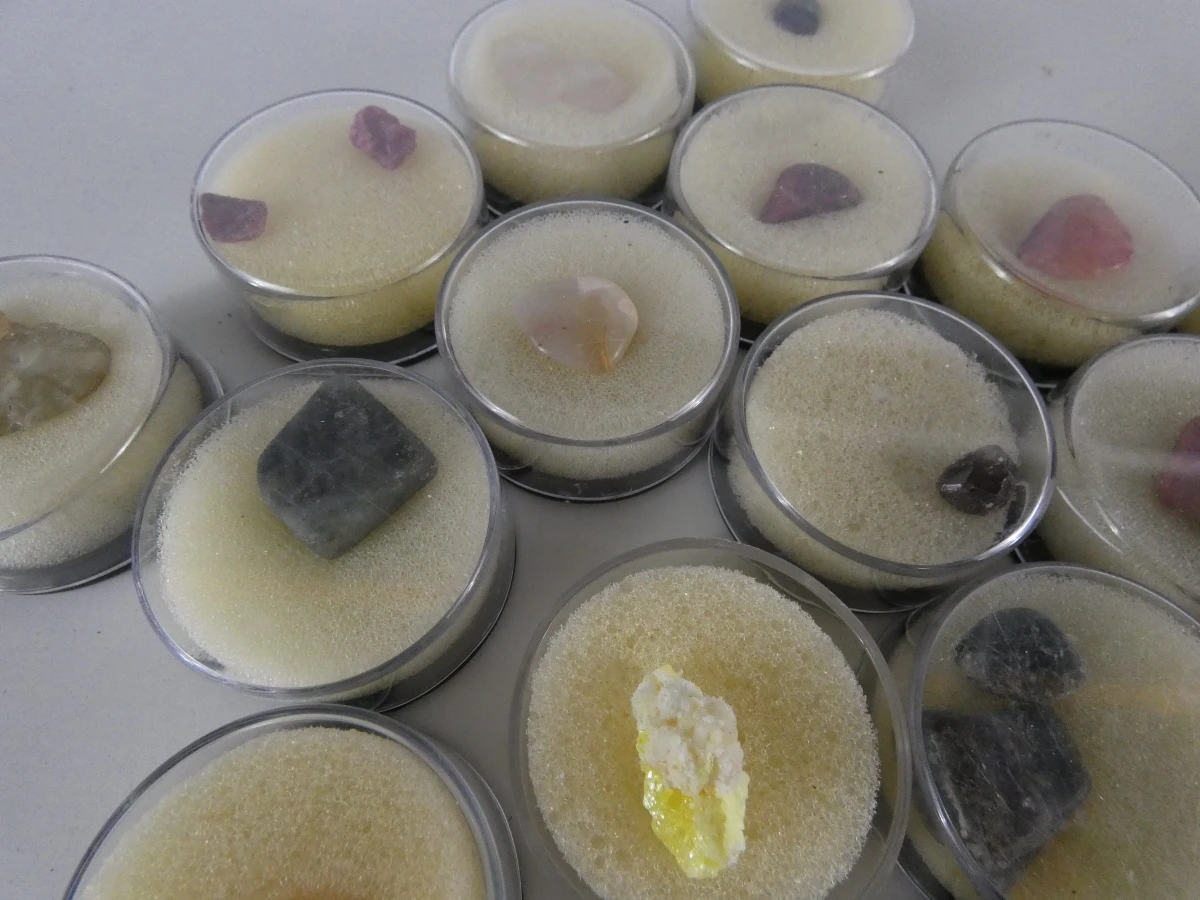 Verzameling mineralen, fossielen en edelstenen - foto 8