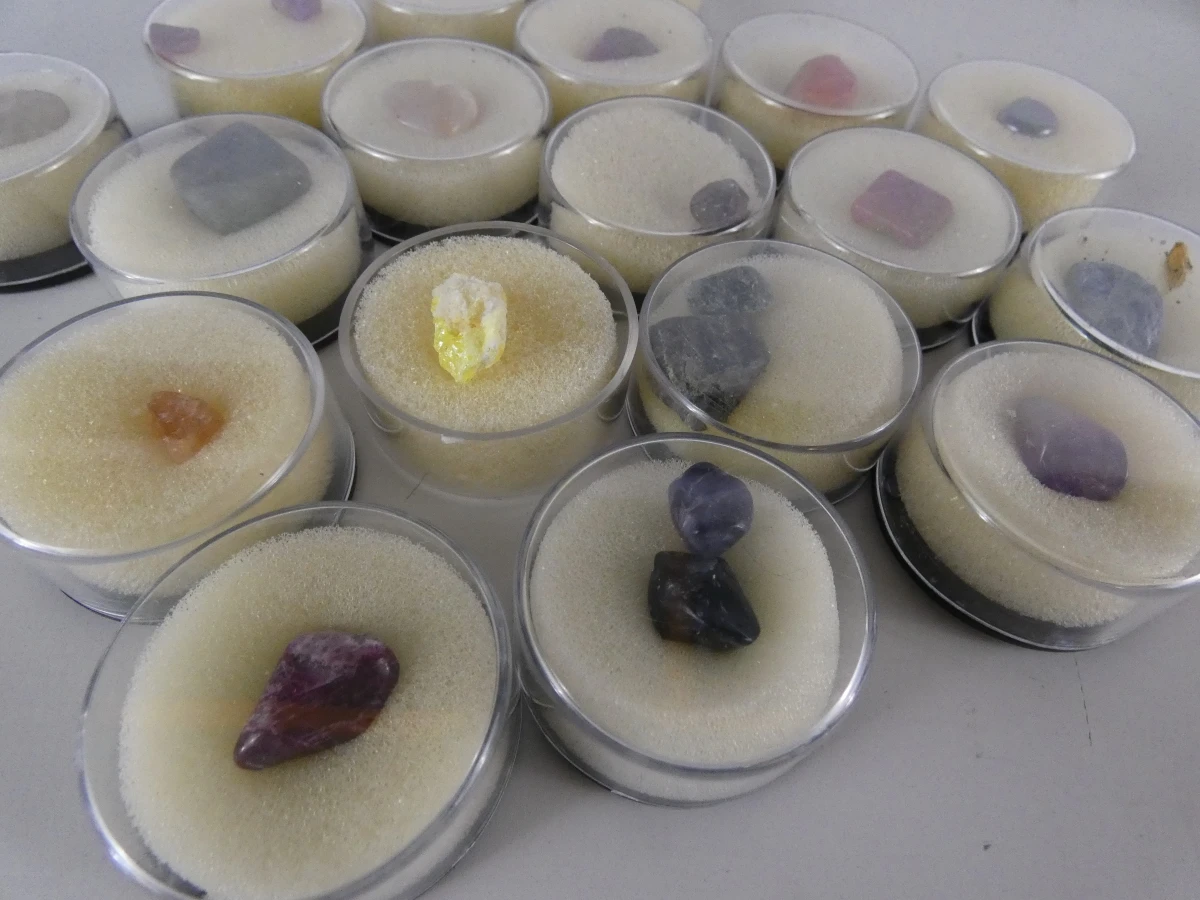 Verzameling mineralen, fossielen en edelstenen - foto 9