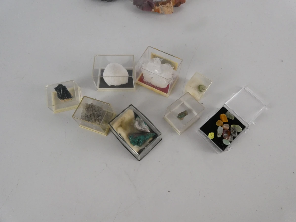 Verzameling mineralen, fossielen en edelstenen - foto 21