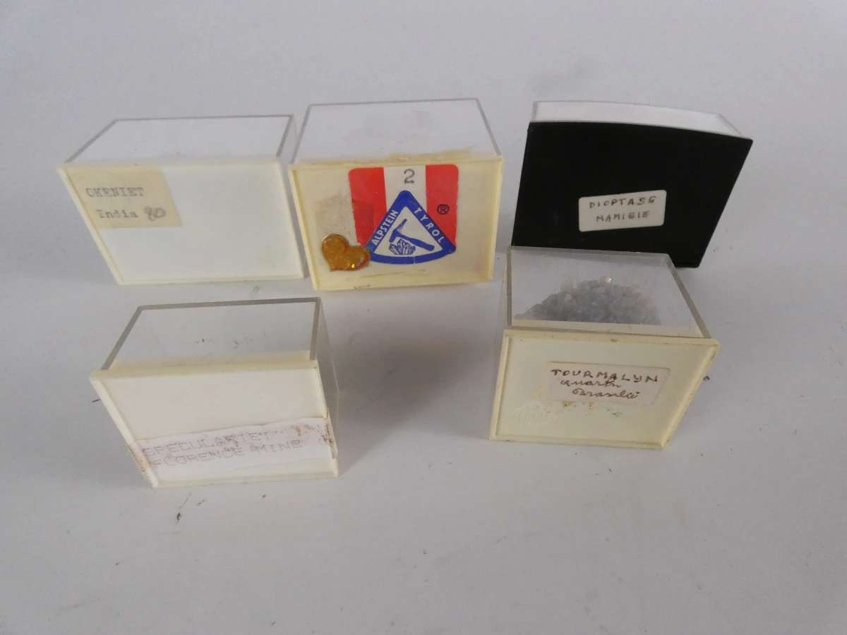 Verzameling mineralen, fossielen en edelstenen - foto 26