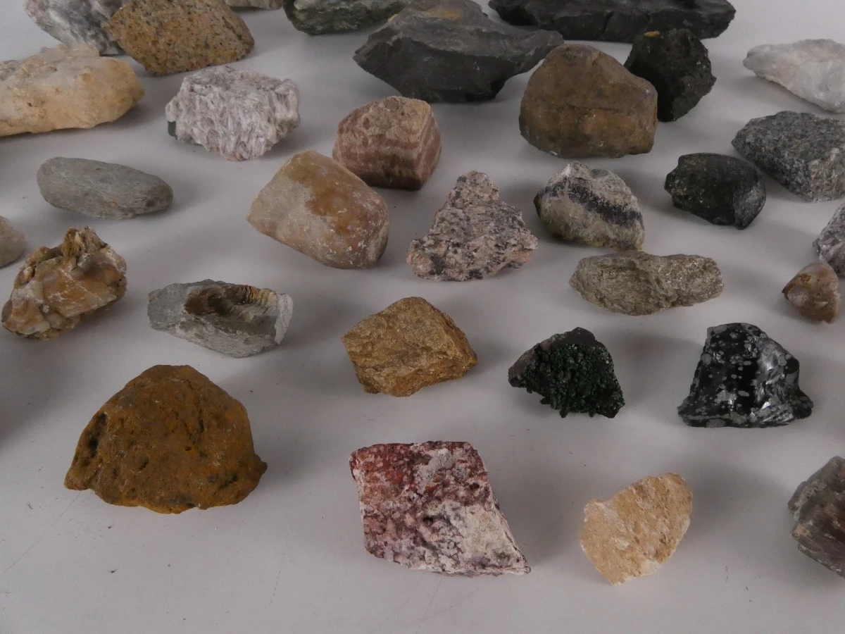 Verzameling diverse mineralen en gesteenten - foto 3