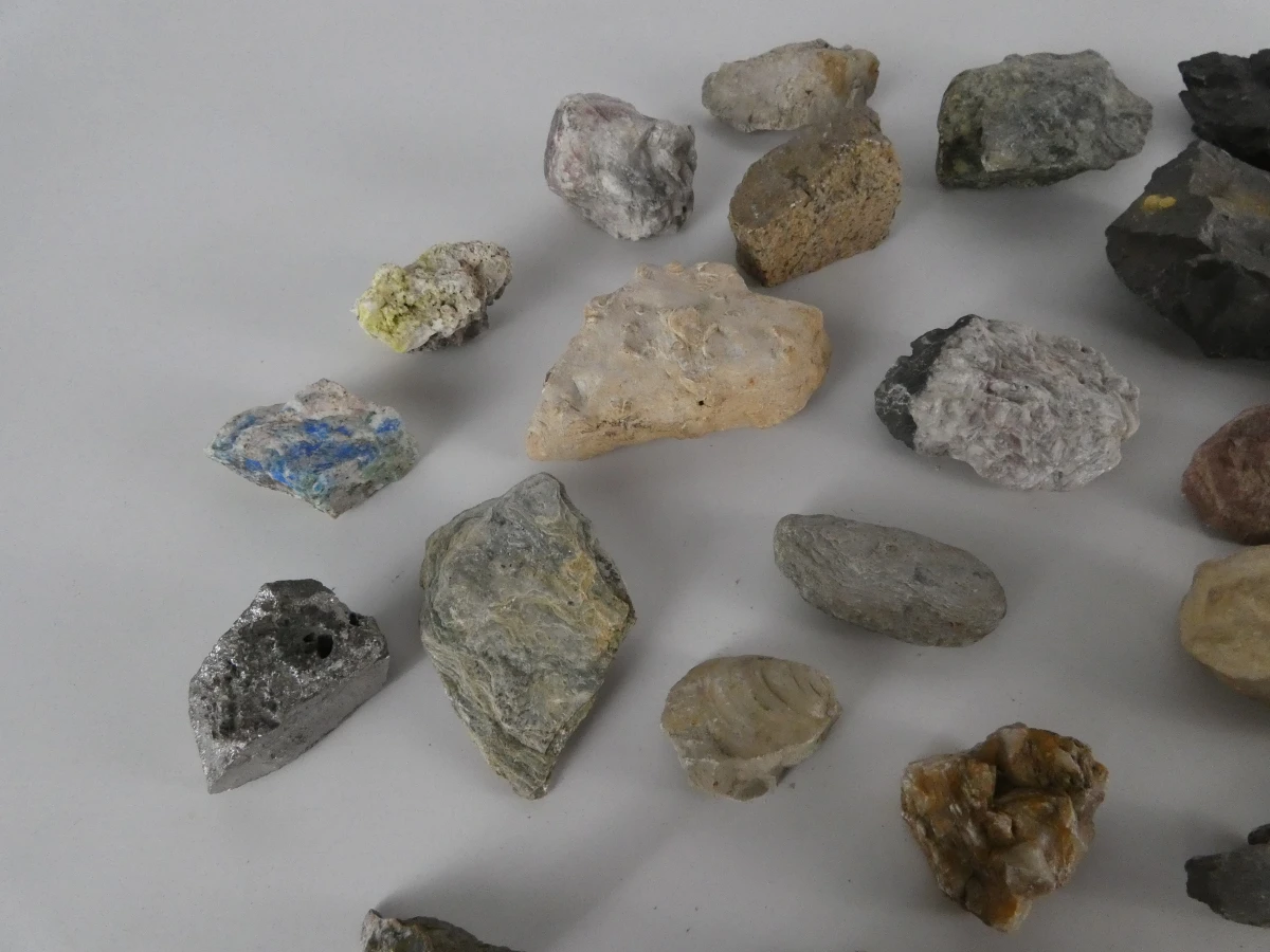 Verzameling diverse mineralen en gesteenten - foto 4