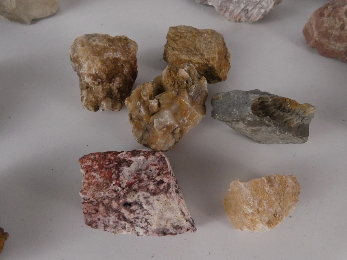 Verzameling diverse mineralen en gesteenten - foto 7