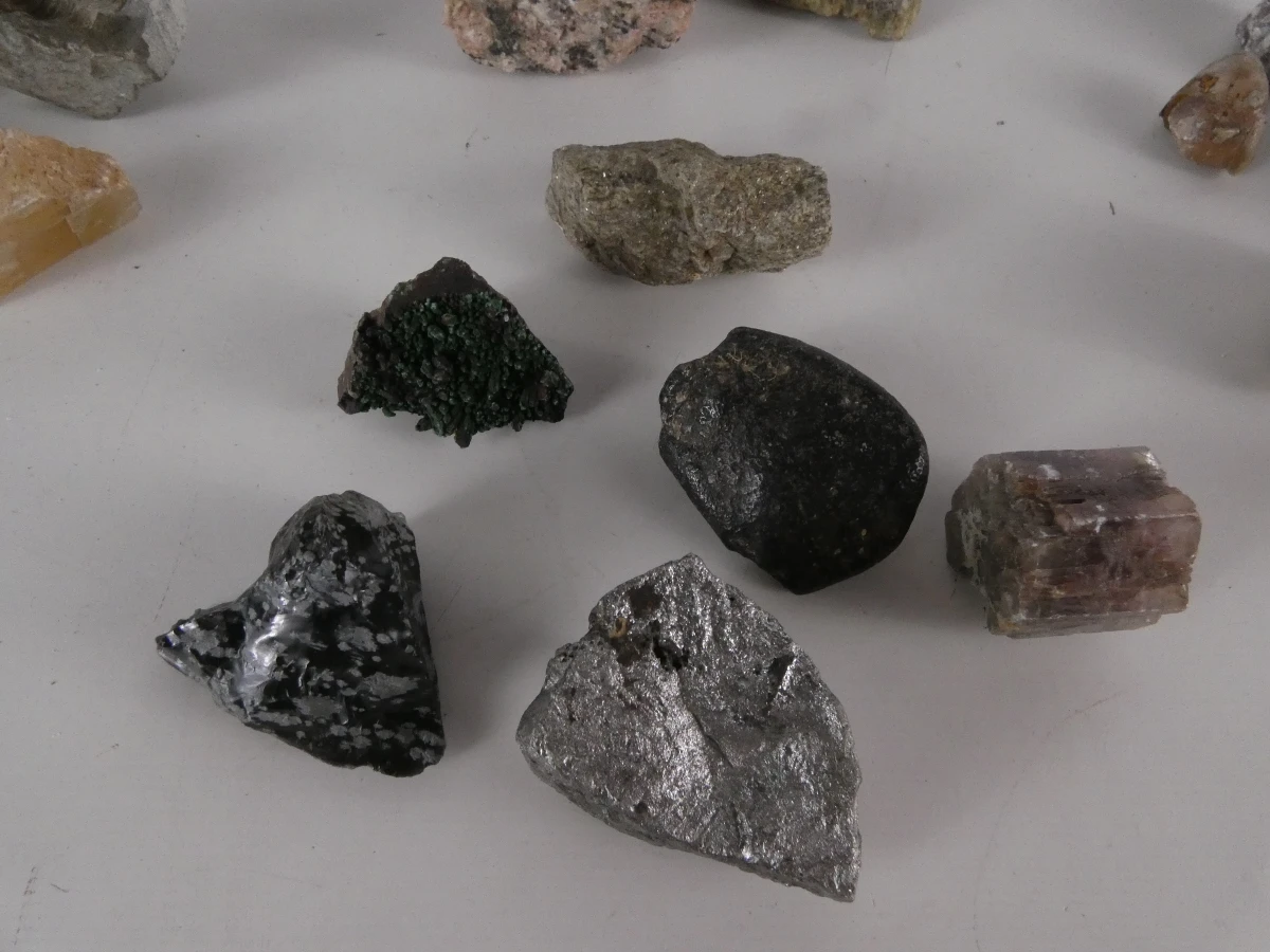 Verzameling diverse mineralen en gesteenten - foto 8