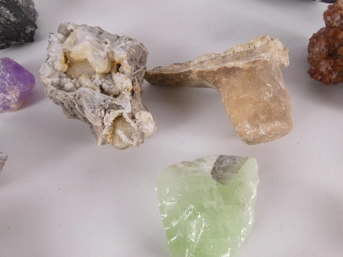 Set diverse mineralen en kristallen - foto 6