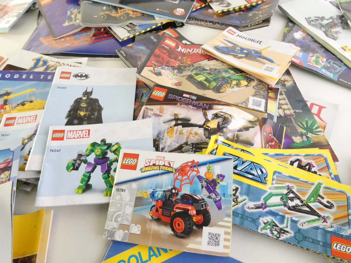 Diverse LEGO bouwinstructies en handleidingen(137 stuks) - foto 3