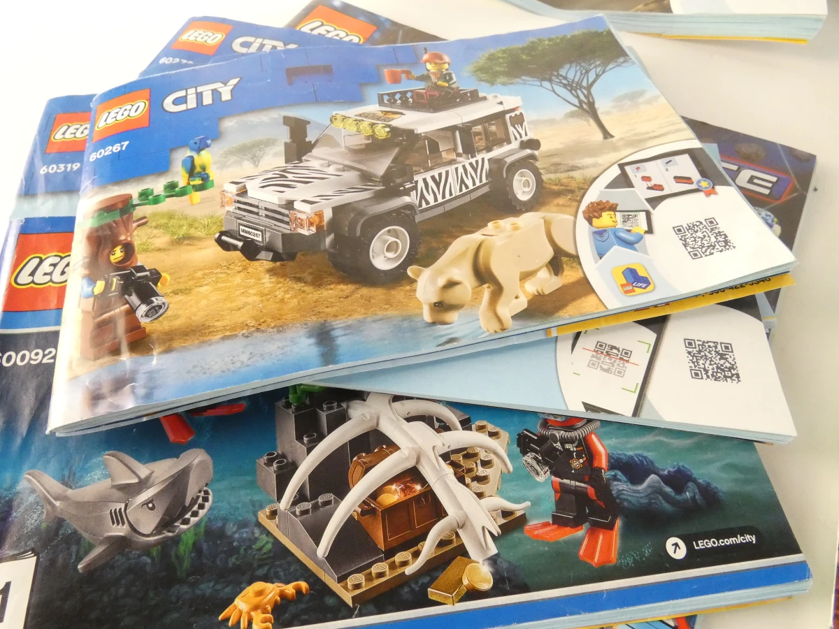 Diverse LEGO bouwinstructies en handleidingen(137 stuks) - foto 7