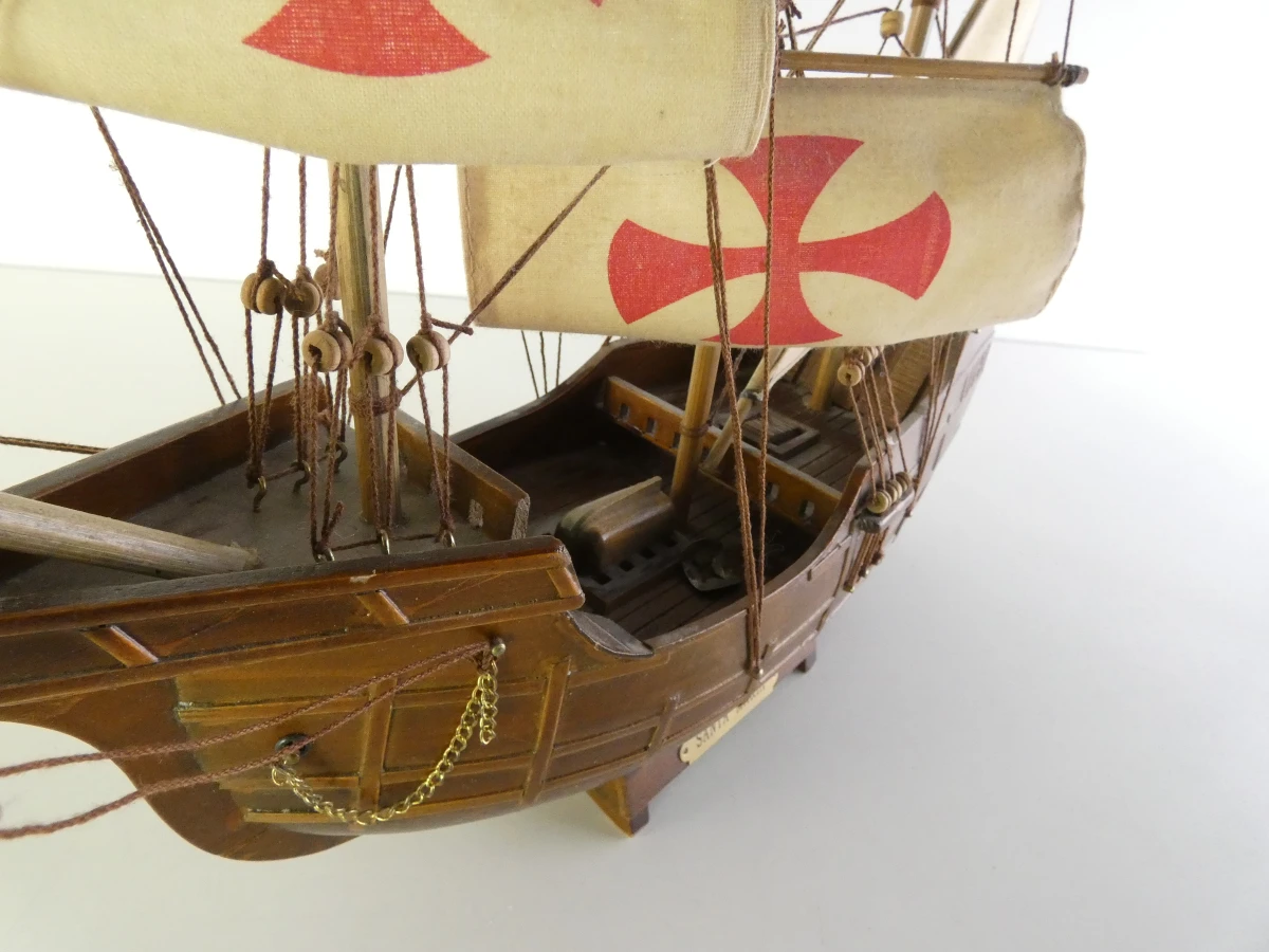 Handgemaakt houten schaalmodel van de Santa María - Spaanse vlaggenschip – foto 2 – kavel bij De Kringwinkel, Heverlee