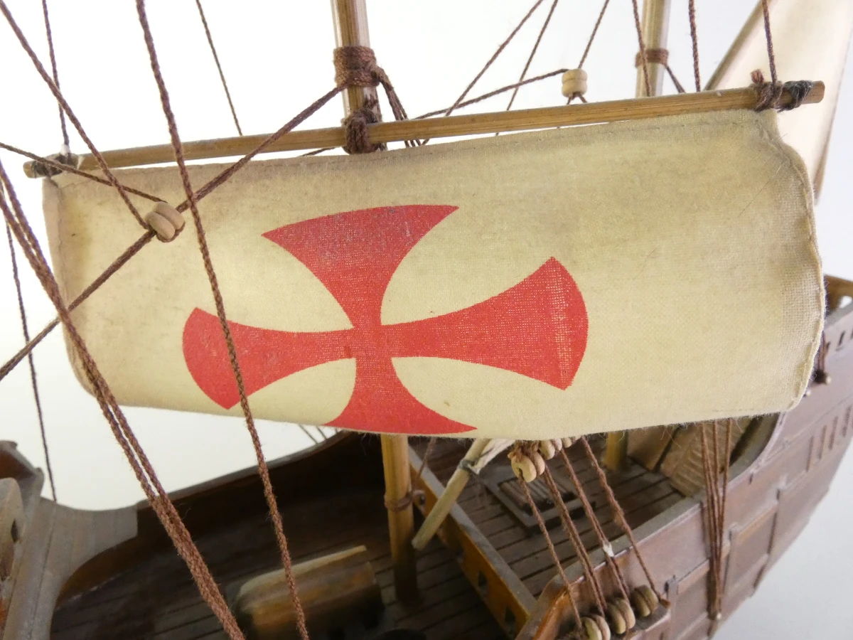 Handgemaakt houten schaalmodel van de Santa María - Spaanse vlaggenschip – foto 5 – kavel bij De Kringwinkel, Heverlee