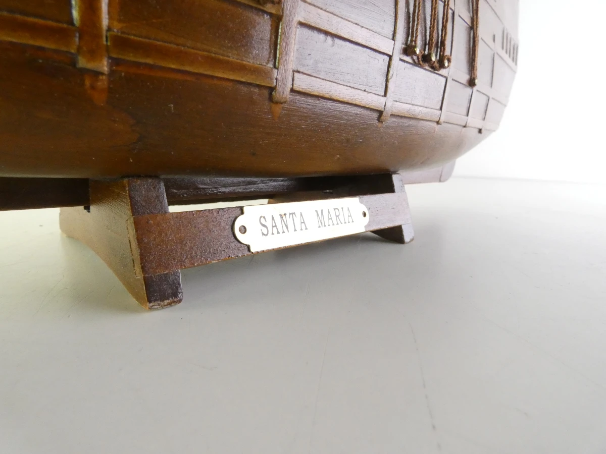 Handgemaakt houten schaalmodel van de Santa María - Spaanse vlaggenschip – foto 7 – kavel bij De Kringwinkel, Heverlee