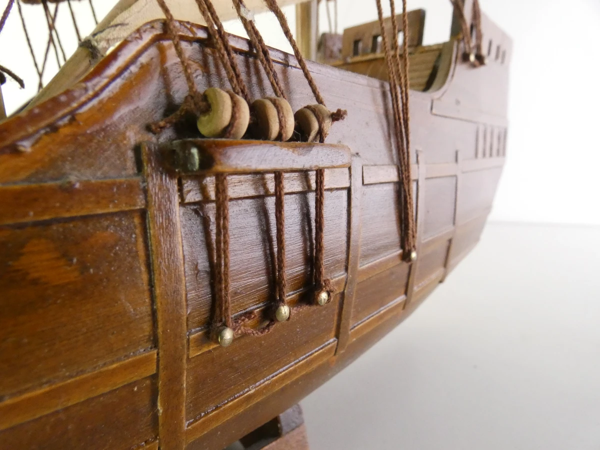 Handgemaakt houten schaalmodel van de Santa María - Spaanse vlaggenschip – foto 8 – kavel bij De Kringwinkel, Heverlee