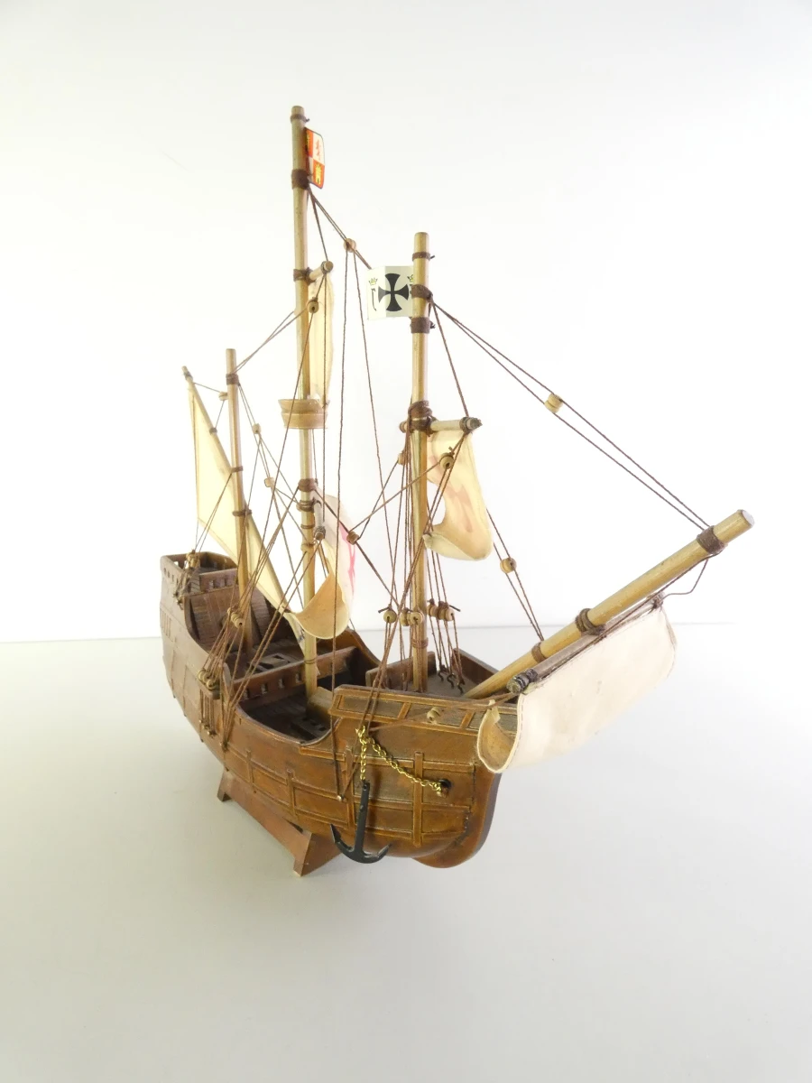 Handgemaakt houten schaalmodel van de Santa María - Spaanse vlaggenschip – foto 10 – kavel bij De Kringwinkel, Heverlee